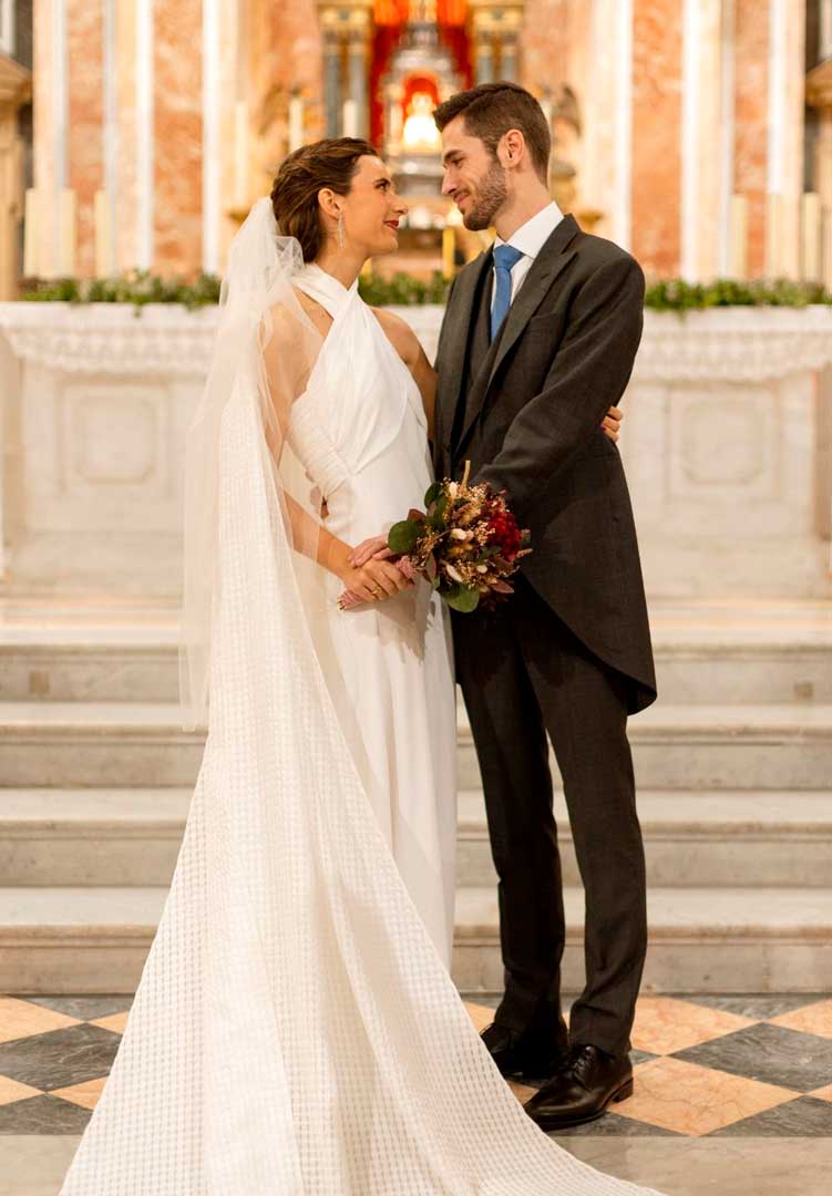 Los novios en la iglesia