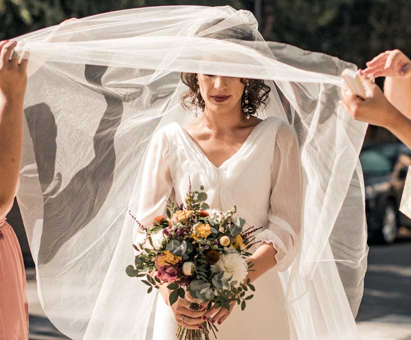 Novia entrando con el ramo